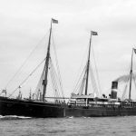 Antigo navio levando imigrantes italianos.