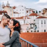 Casal apaixonado em Portugal.