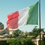 Bandeira italiana asteada.