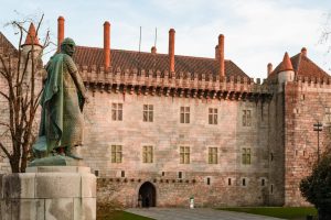 Paço dos Duques de Bragança, em Guimarães, Portugal.