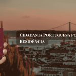Passaporte português bordô sobre fundo panorâmico de Lisboa, ilustrando o direito à cidadania portuguesa por tempo de residência conforme a Lei Orgânica 1/2024.